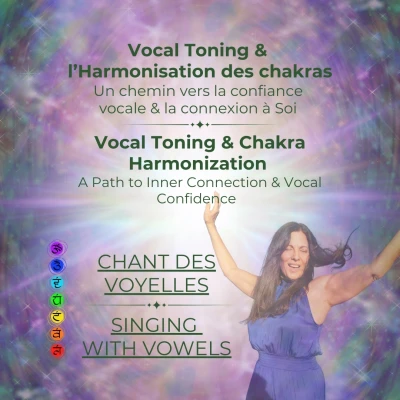 fond de couleurs pastels, mauve, vert, rose, bleu, une femme en robe bleu se trouve en bas à droit, les bras ouverts, les yeux fermés, affiche pour vocal toning guidé